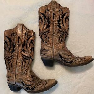 Black & Tan Shiny Coral Boots